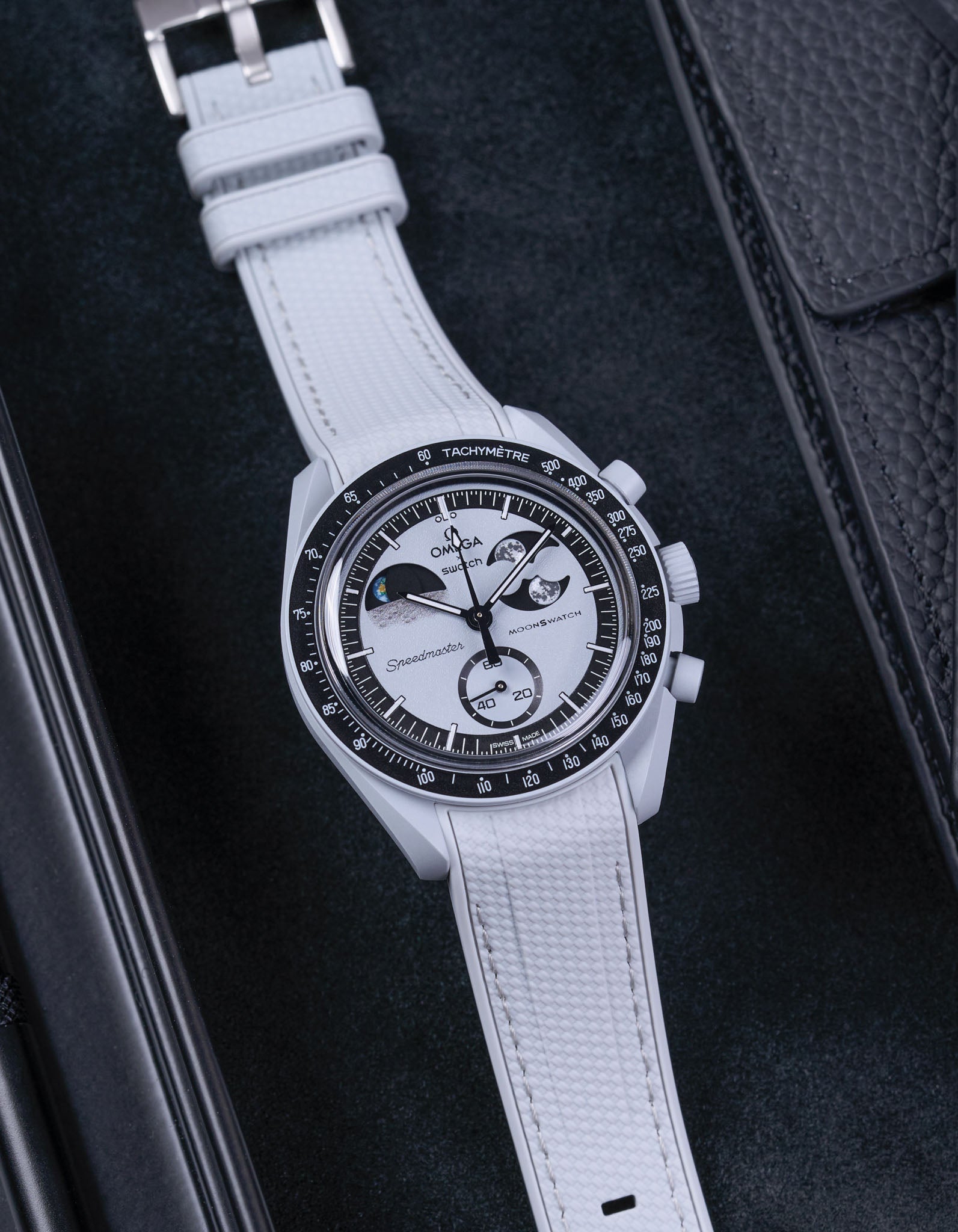 MoonSwatch Mission To EarthPhase Watch (Rubber Strap)
