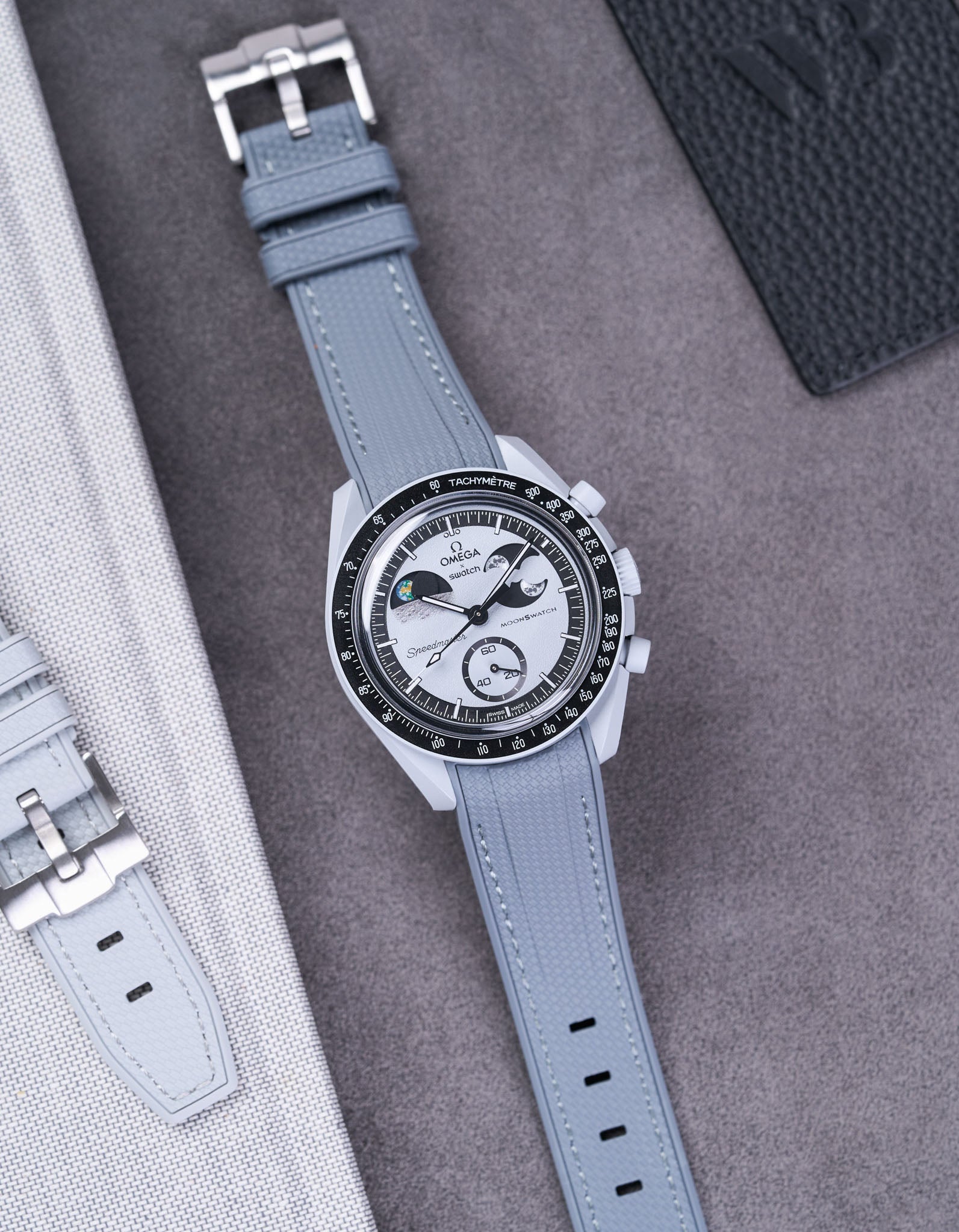 MoonSwatch Mission To EarthPhase Watch (Rubber Strap)